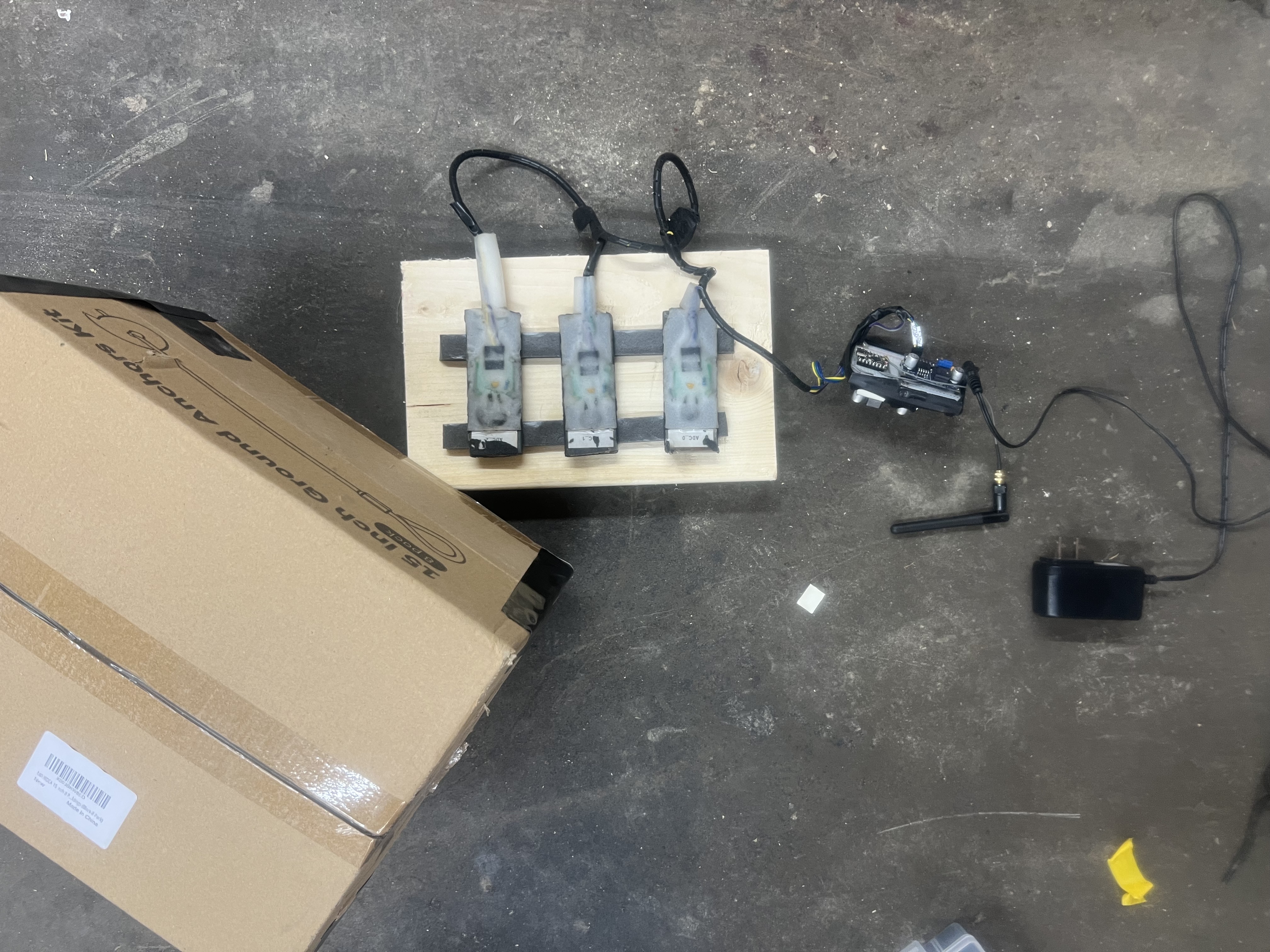 Three NTC sensor assemblies on wooden mount, ESP32-C3 with antenna, and USB power supply